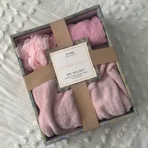 *NIB* 3 Piece Spa Set